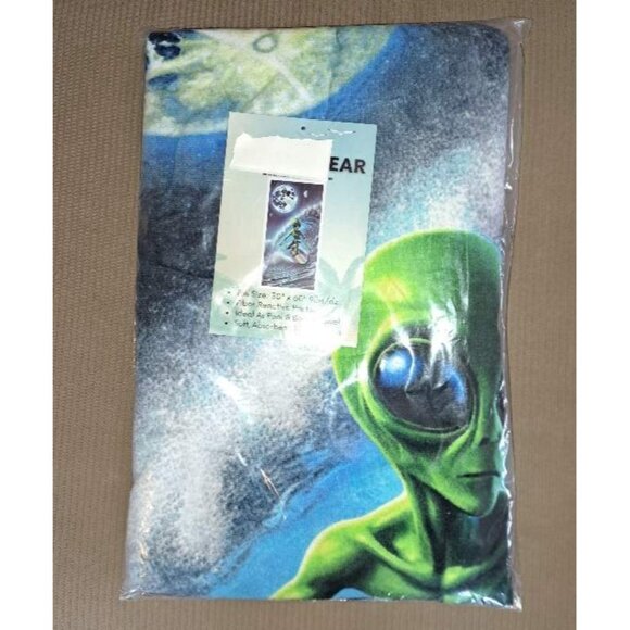 New Surfing Alien Bath Beach Pool Gift Towel Surfboard Cotton NIP Planet Moon - Picture 2 of 2